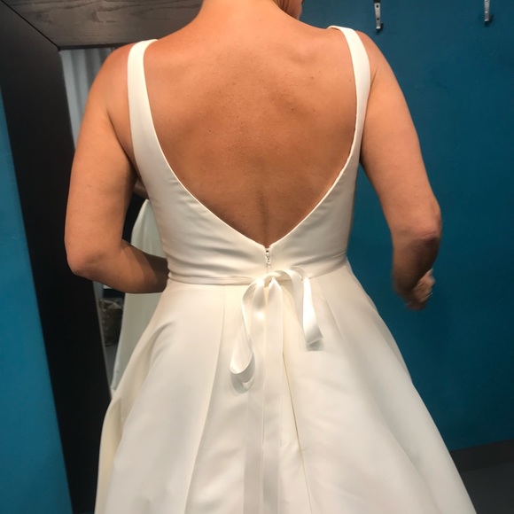 Brand new, never worn WEDDING DRESS. Never altered. Size 10. - Picture 4 of 6